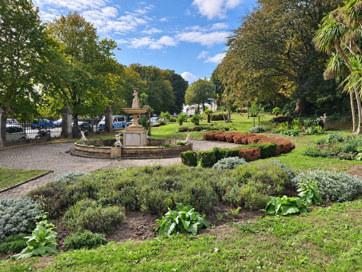 The Napier Fountain among planted beds and lawns in Devonport Park on a sunny day.